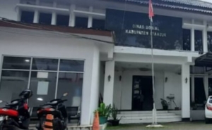 Dinsos Cianjur Dinilai Tak Optimal, Pengemis Masih Marak di Simpang Lampu Merah