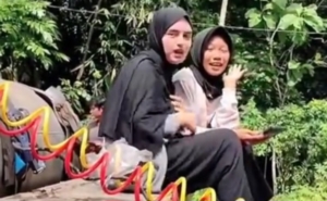 Mobil Pengangkut Travo 100 Ton Tiba di PLN Tanggeung Cianjur, Jadi Tontonan Warga