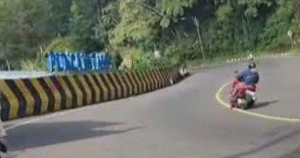 Situasi arus lalulintas seputaran kawasan puncak pass cipanas cianjur Lancar